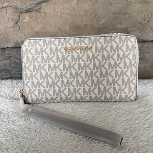 NWT- MICHAEL KORS - Vanilla Jet Set Large Wallet / Wristlet